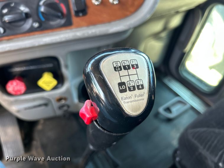 image for item NL9520 2007 Peterbilt 379  semi truck