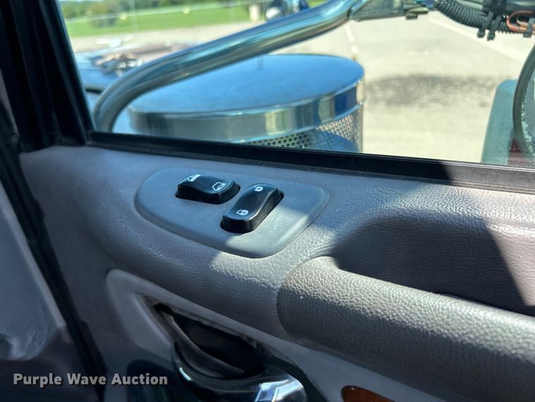 image for item NL9520 2007 Peterbilt 379  semi truck