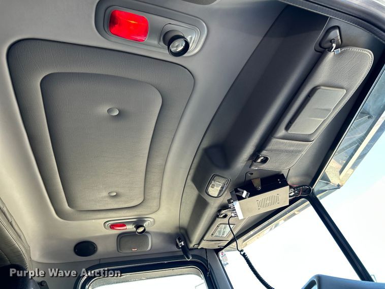 image for item NL9520 2007 Peterbilt 379  semi truck