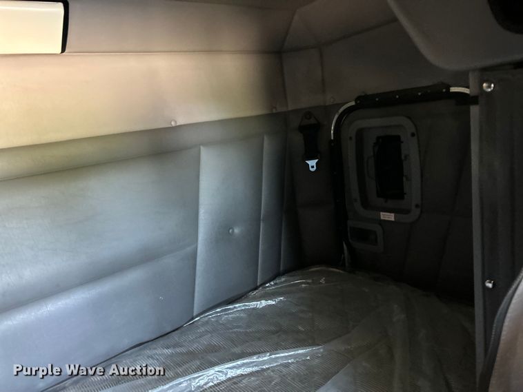 image for item NL9520 2007 Peterbilt 379  semi truck