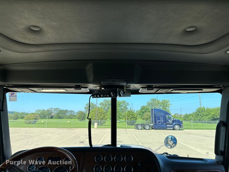 image for item NL9520 2007 Peterbilt 379  semi truck