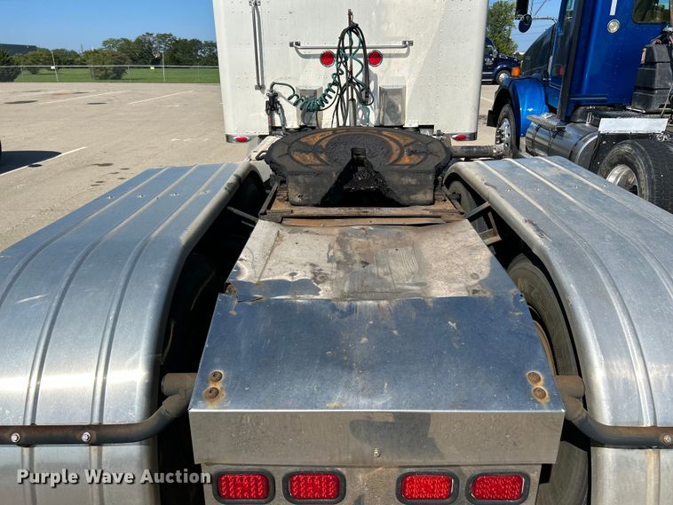 image for item NL9520 2007 Peterbilt 379  semi truck