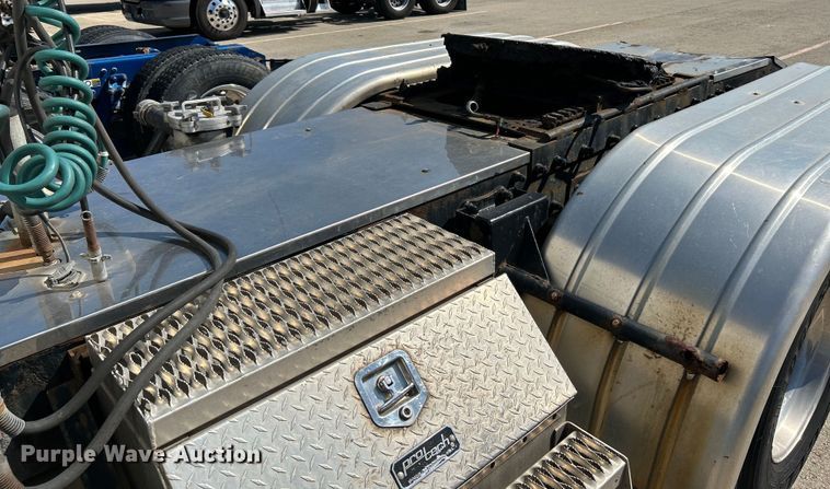 image for item NL9520 2007 Peterbilt 379  semi truck