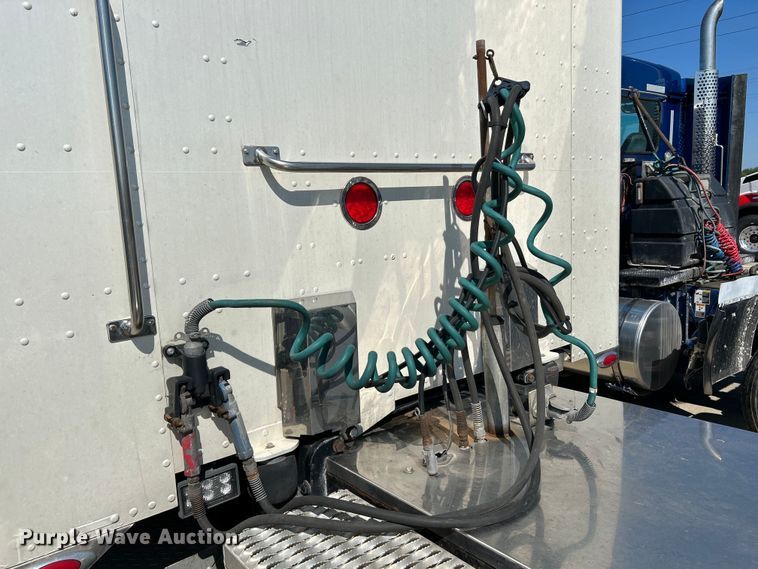 image for item NL9520 2007 Peterbilt 379  semi truck