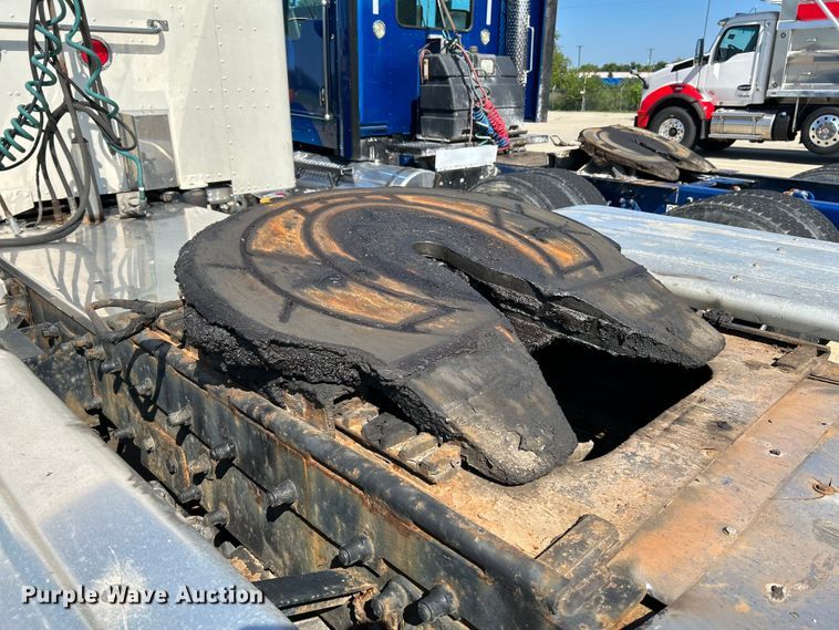 image for item NL9520 2007 Peterbilt 379  semi truck