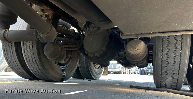 image for item NL9520 2007 Peterbilt 379  semi truck