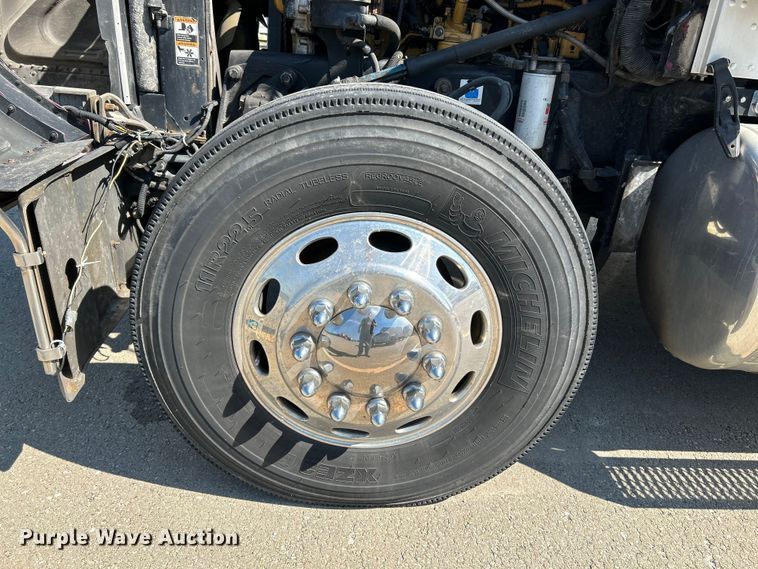 image for item NL9520 2007 Peterbilt 379  semi truck