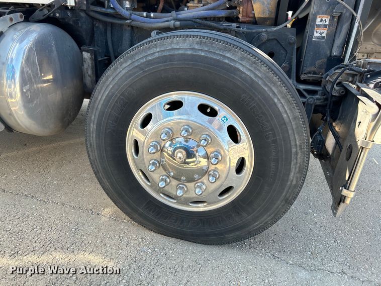 image for item NL9520 2007 Peterbilt 379  semi truck