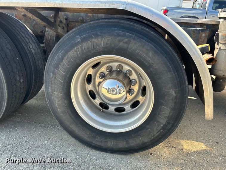 image for item NL9520 2007 Peterbilt 379  semi truck