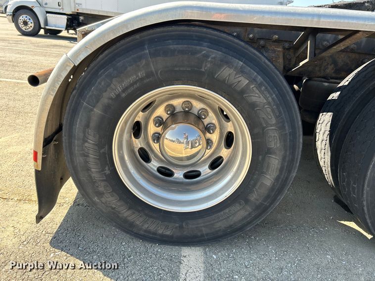 image for item NL9520 2007 Peterbilt 379  semi truck