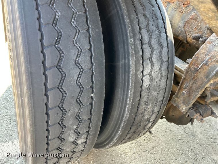 image for item NL9520 2007 Peterbilt 379  semi truck