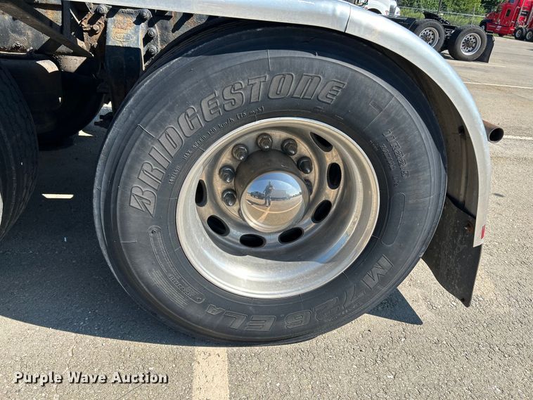 image for item NL9520 2007 Peterbilt 379  semi truck