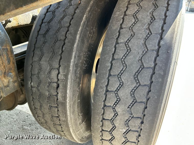 image for item NL9520 2007 Peterbilt 379  semi truck