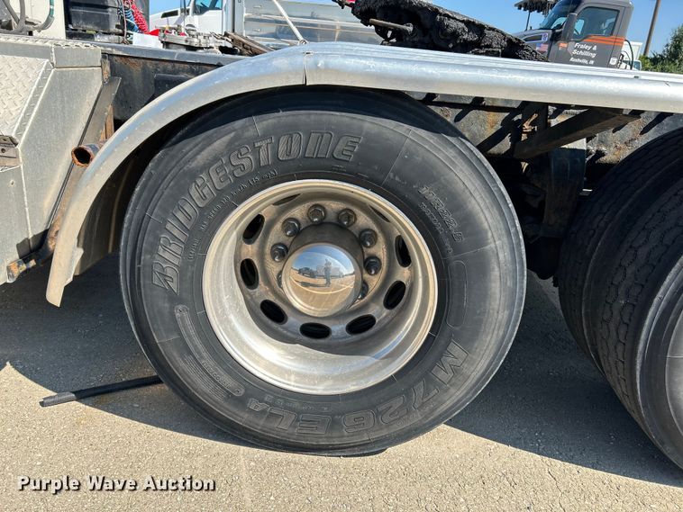 image for item NL9520 2007 Peterbilt 379  semi truck