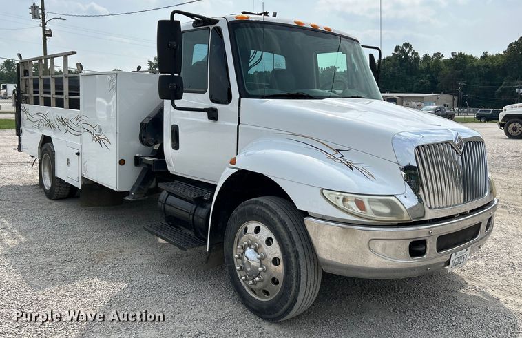 image for item NL9566 2002 International 4300  utility / service truck