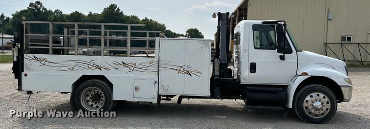 image for item NL9566 2002 International 4300  utility / service truck