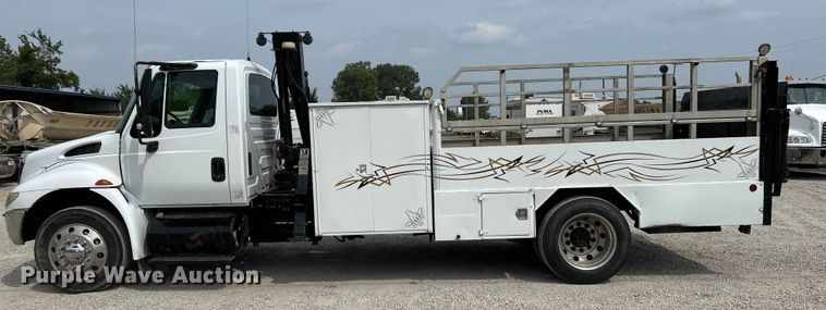 image for item NL9566 2002 International 4300  utility / service truck