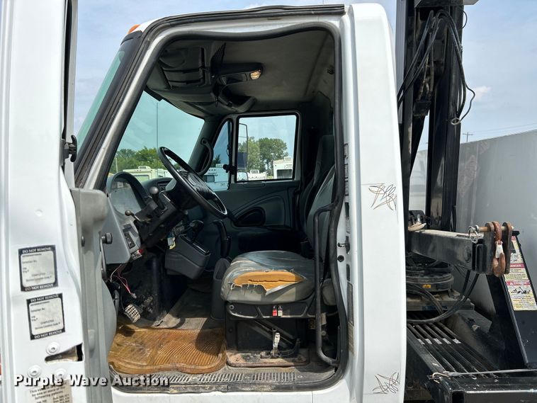 image for item NL9566 2002 International 4300  utility / service truck