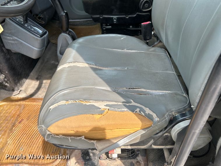 image for item NL9566 2002 International 4300  utility / service truck