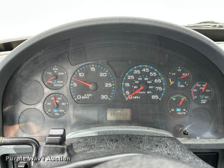 image for item NL9566 2002 International 4300  utility / service truck