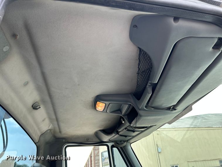 image for item NL9566 2002 International 4300  utility / service truck