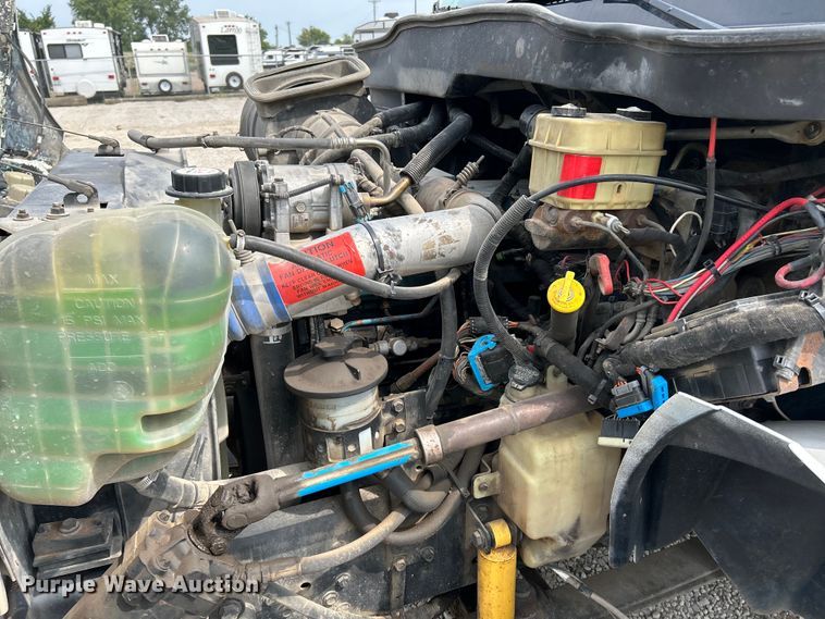 image for item NL9566 2002 International 4300  utility / service truck