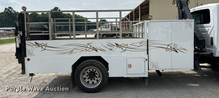 image for item NL9566 2002 International 4300  utility / service truck