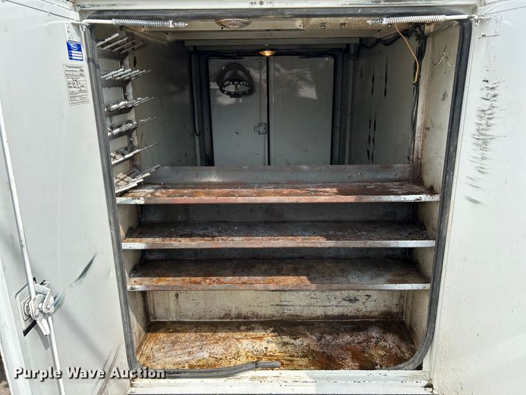 image for item NL9566 2002 International 4300  utility / service truck