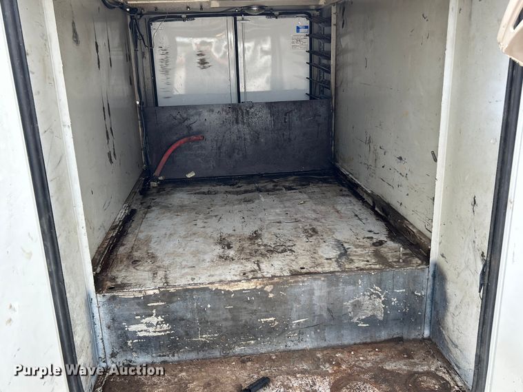 image for item NL9566 2002 International 4300  utility / service truck