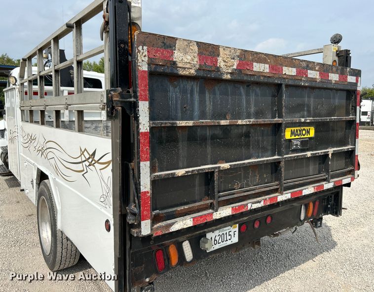 image for item NL9566 2002 International 4300  utility / service truck