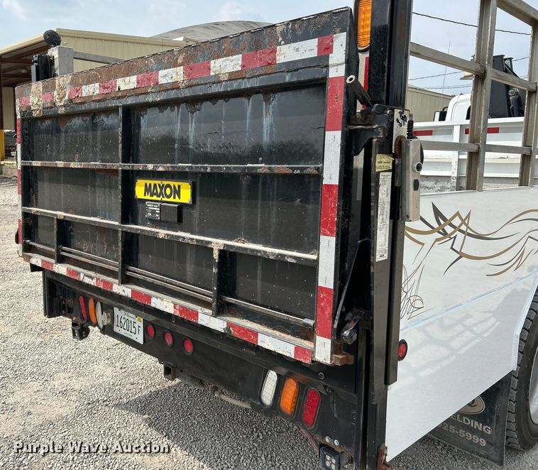 image for item NL9566 2002 International 4300  utility / service truck