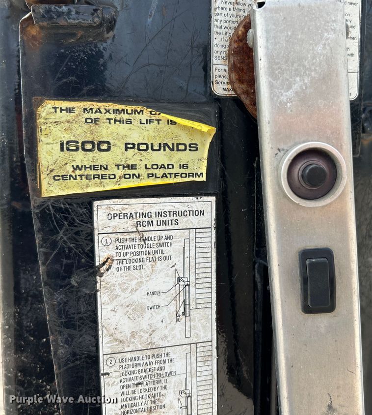 image for item NL9566 2002 International 4300  utility / service truck