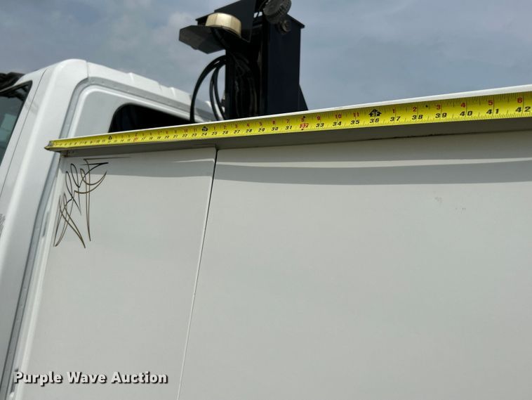 image for item NL9566 2002 International 4300  utility / service truck