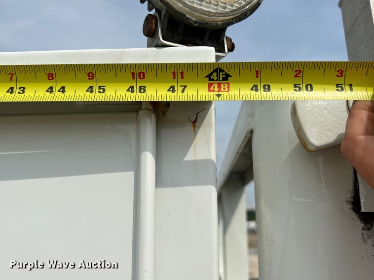 image for item NL9566 2002 International 4300  utility / service truck