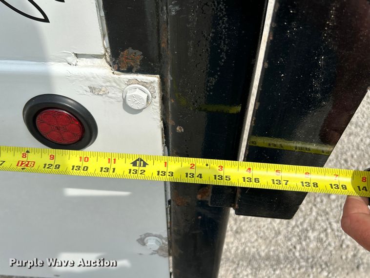 image for item NL9566 2002 International 4300  utility / service truck