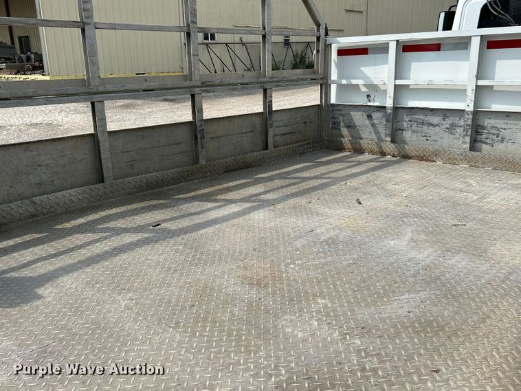 image for item NL9566 2002 International 4300  utility / service truck