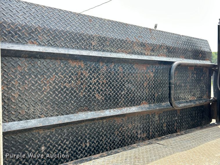 image for item NL9566 2002 International 4300  utility / service truck