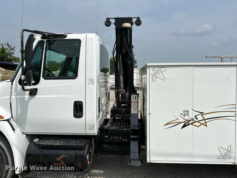 image for item NL9566 2002 International 4300  utility / service truck