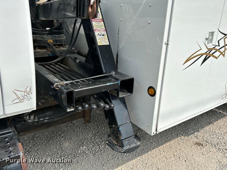 image for item NL9566 2002 International 4300  utility / service truck