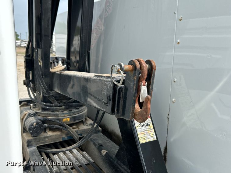 image for item NL9566 2002 International 4300  utility / service truck