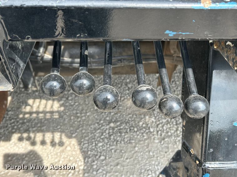 image for item NL9566 2002 International 4300  utility / service truck