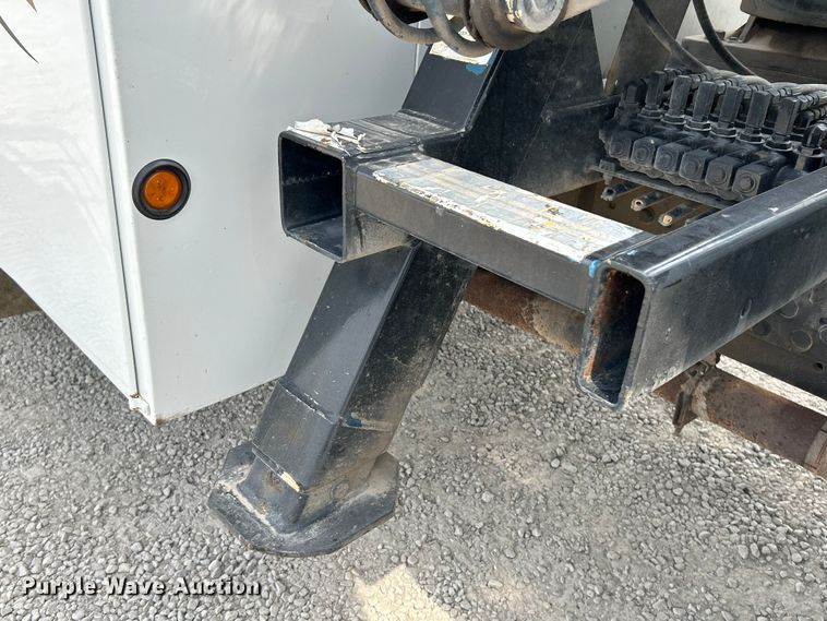 image for item NL9566 2002 International 4300  utility / service truck