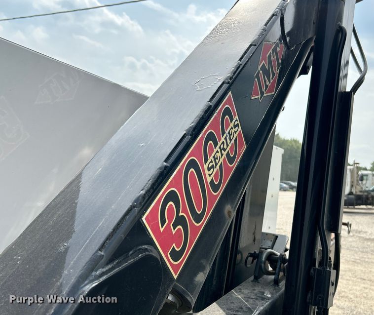 image for item NL9566 2002 International 4300  utility / service truck