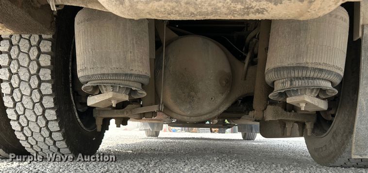 image for item NL9566 2002 International 4300  utility / service truck