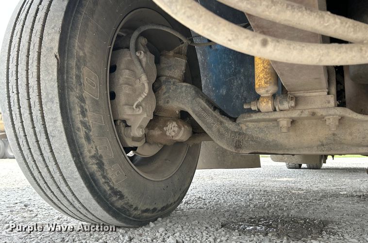 image for item NL9566 2002 International 4300  utility / service truck