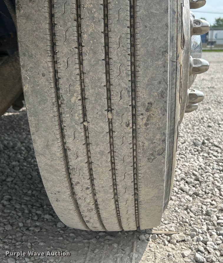 image for item NL9566 2002 International 4300  utility / service truck