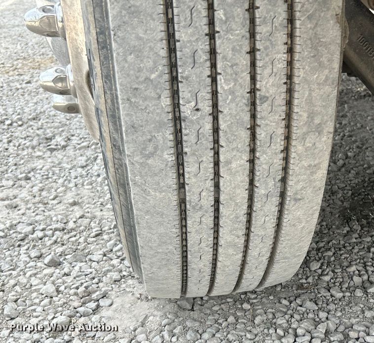 image for item NL9566 2002 International 4300  utility / service truck