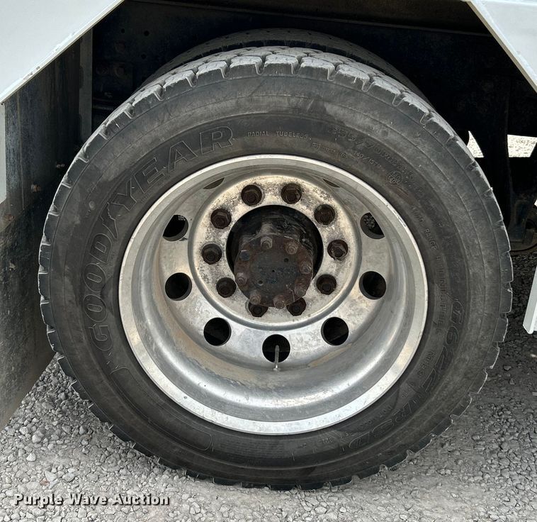 image for item NL9566 2002 International 4300  utility / service truck