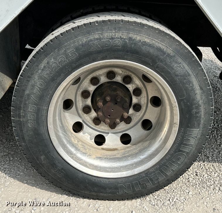 image for item NL9566 2002 International 4300  utility / service truck