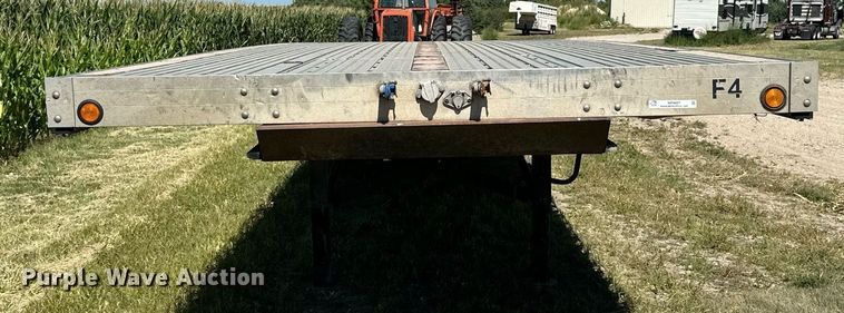 image for item NP9407 2007 Chaparral  flatbed trailer